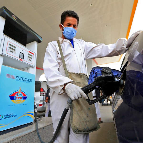مدير شركة النفط في صنعاء يوضح أسباب إرتفاع أسعار المشتقات النفطية