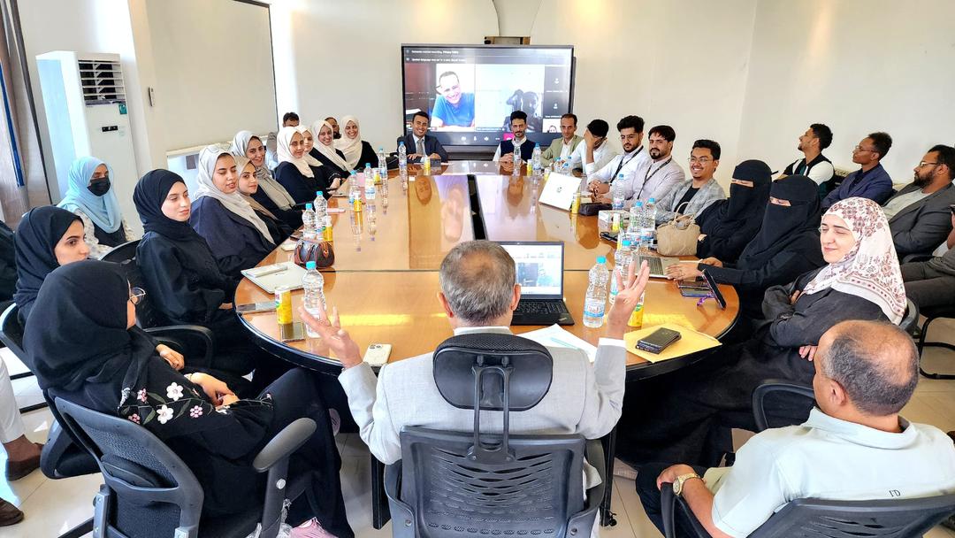 صنعاء: الاستاذ نبيل هائل سعيد يلتقي أعضاء برنامج إنطلاقة و خريجي برنامج SAP للمهتمين الشباب من مختلف محافظات الجمهورية*
