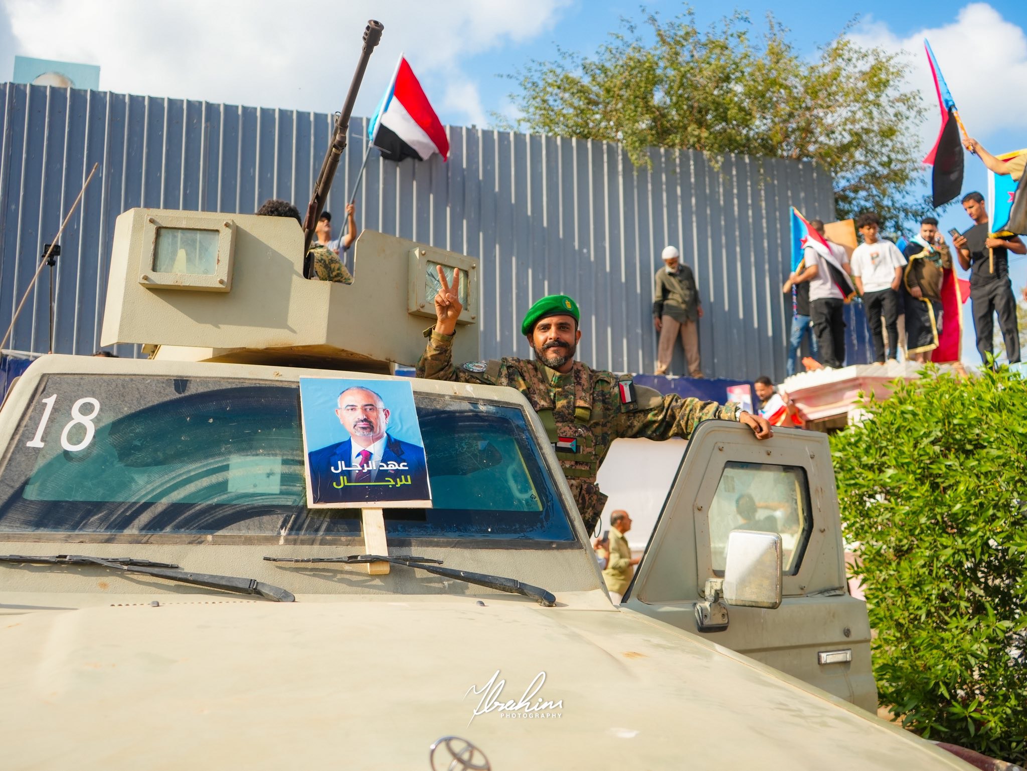 تقرير: الانتقالي ينشر صورة جديدة للزبيدي عشية نعيه إماراتياً