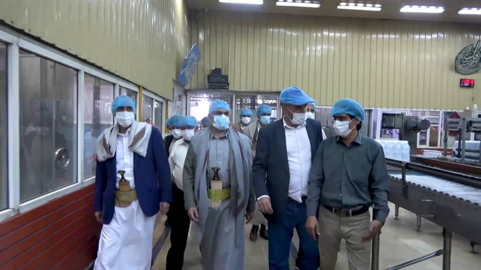 صنعاء رئيس قطاع مصانع المياه بالغرفة التجارية بأمانة العاصمة يزور شركة النهدين للمياه المعدنية ( حده)