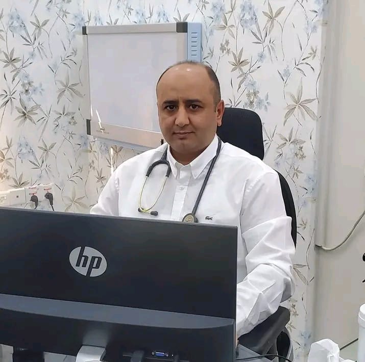 صنعاء: الدكتور نبيل الأشموري يناشد وزارة الصحة والمنظمات الإنسانية بإنشاء صندوق لدعم العلاجات البيولوجية والمناعية وإنقاذ المرضى من الإعاقة وفقدان وظائف الأعضاء