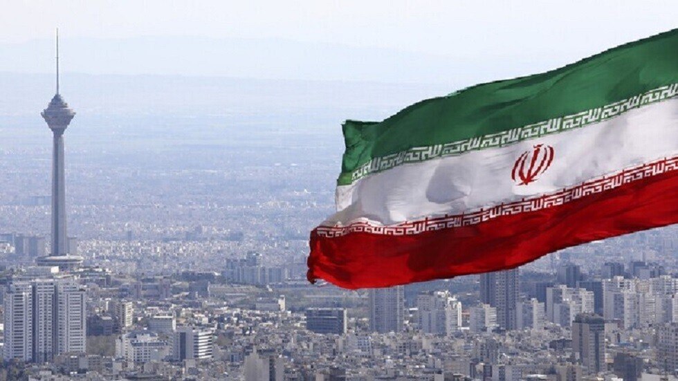 طهران : الجيش الإيراني: استهداف قاعدتين أمريكيتين مهمتين في الكويت بطائرات مسيّرة انتحارية.