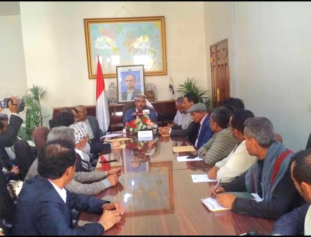 .السلطة المحلية بمحافظة شبوة تدين جريمة استهداف العدو السعودي لسوق مفرق ماوية بتعز