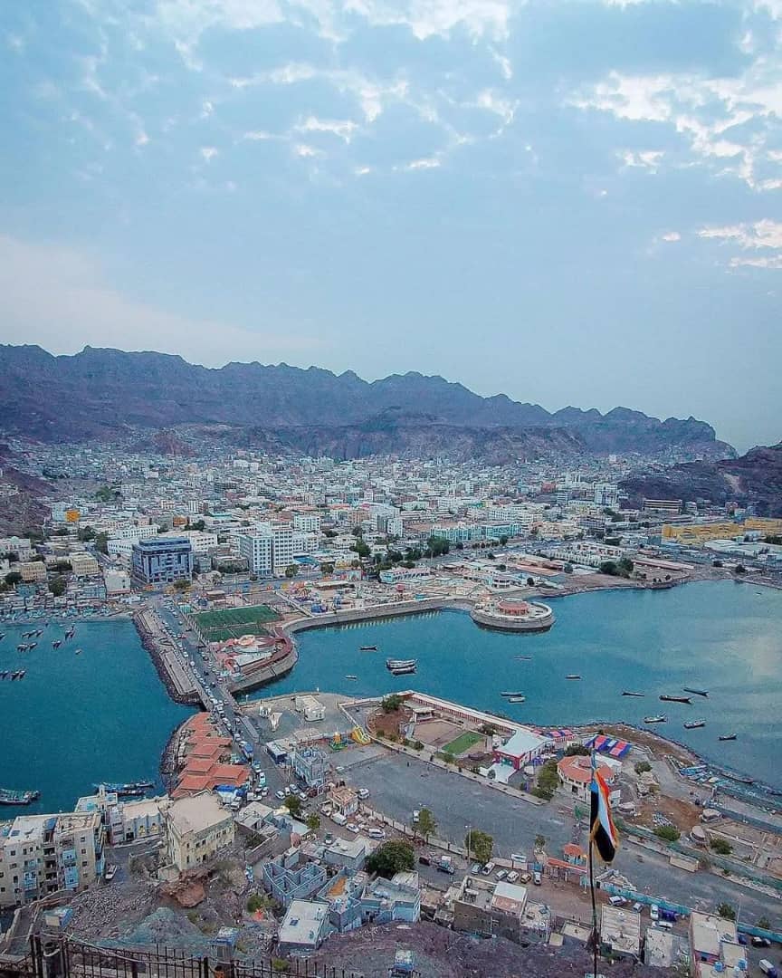 .محافظ عدن يحمّل العدو السعودي مسؤولية عسكرة المواقع والمنشآت المدنية في المحافظات المحتلة